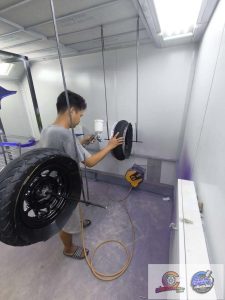 otorcycle-wheel-painting-in-spray-booth